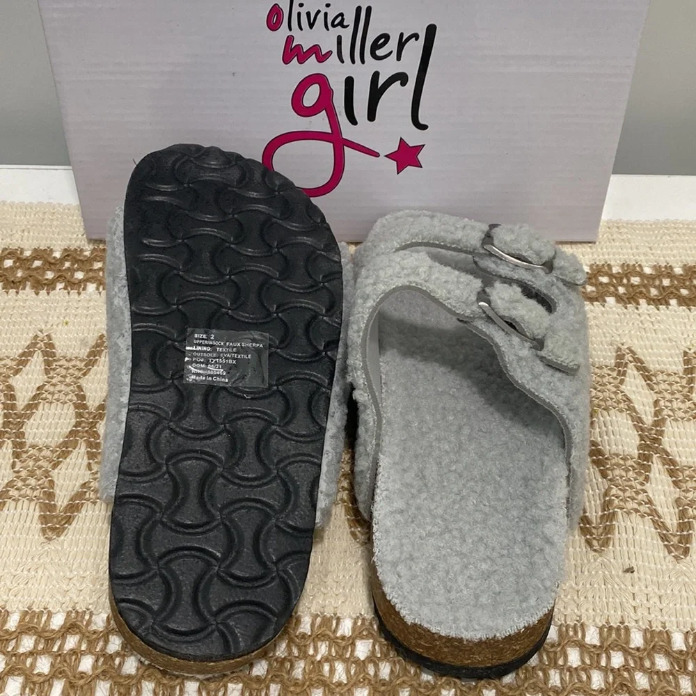 Olivia Miller Girl’s Cloud Lounge Sandals Faux Fur Gray Size 2